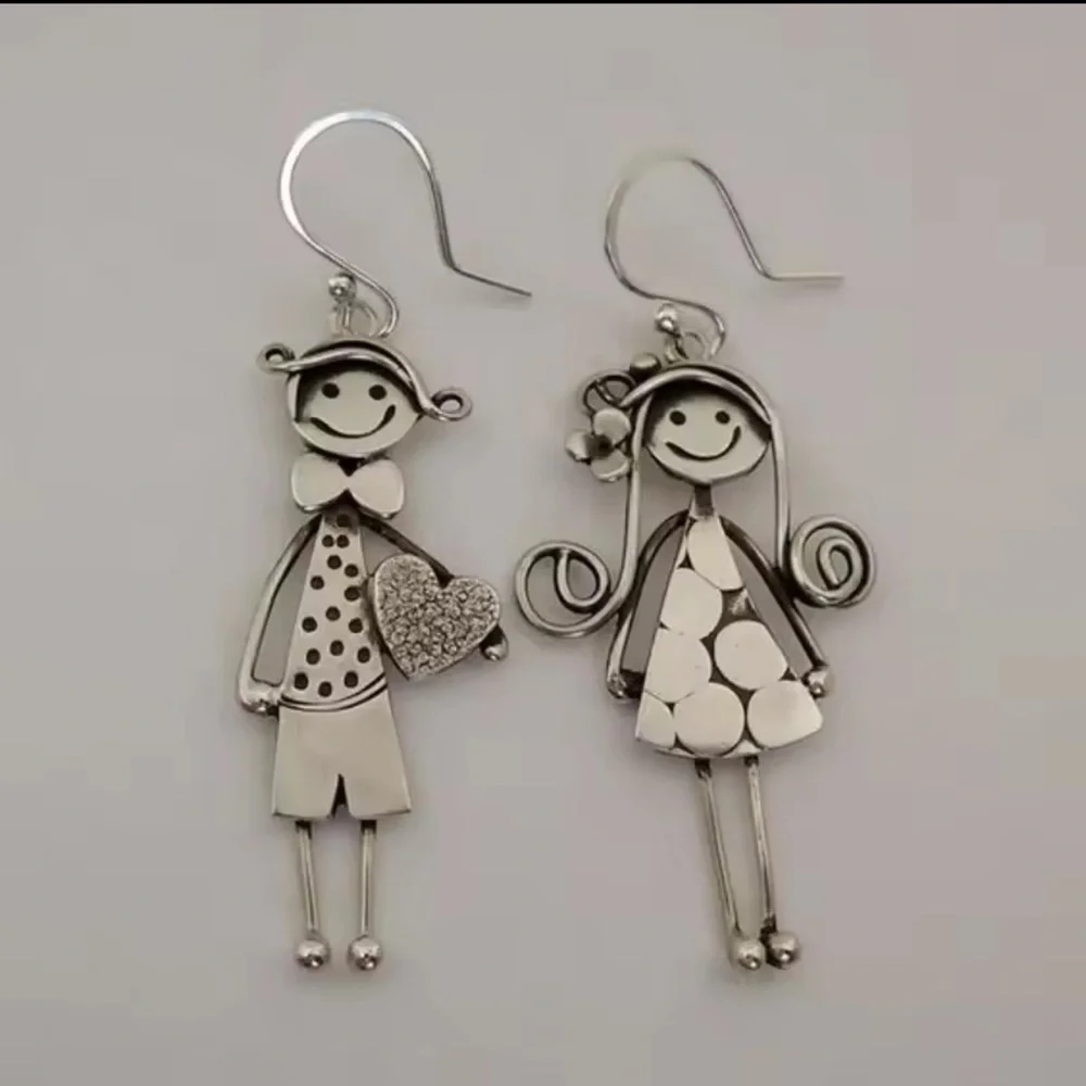 Silver Dangle Earrings – Cute Couple Design
Boy and girl - Picture 9 of 12